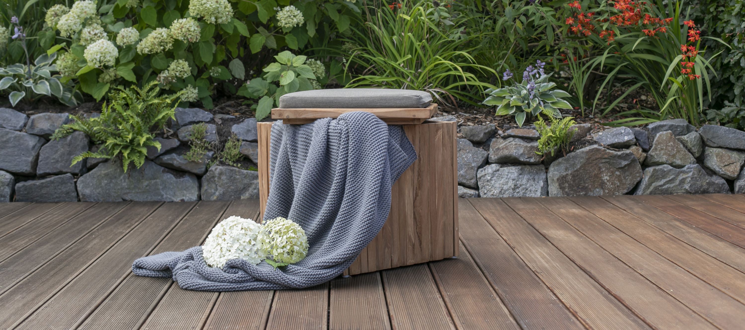 BL26015_MD02512_Teakbox_Hocker_Oxford_Kuscheldecke_150x200cm_grey