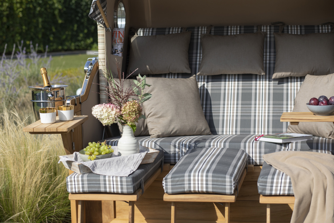 01813_strandkorb_baltikum_dreisitzer_teak_bullauge_shell_522_milieu-9mirobwd38ugwp