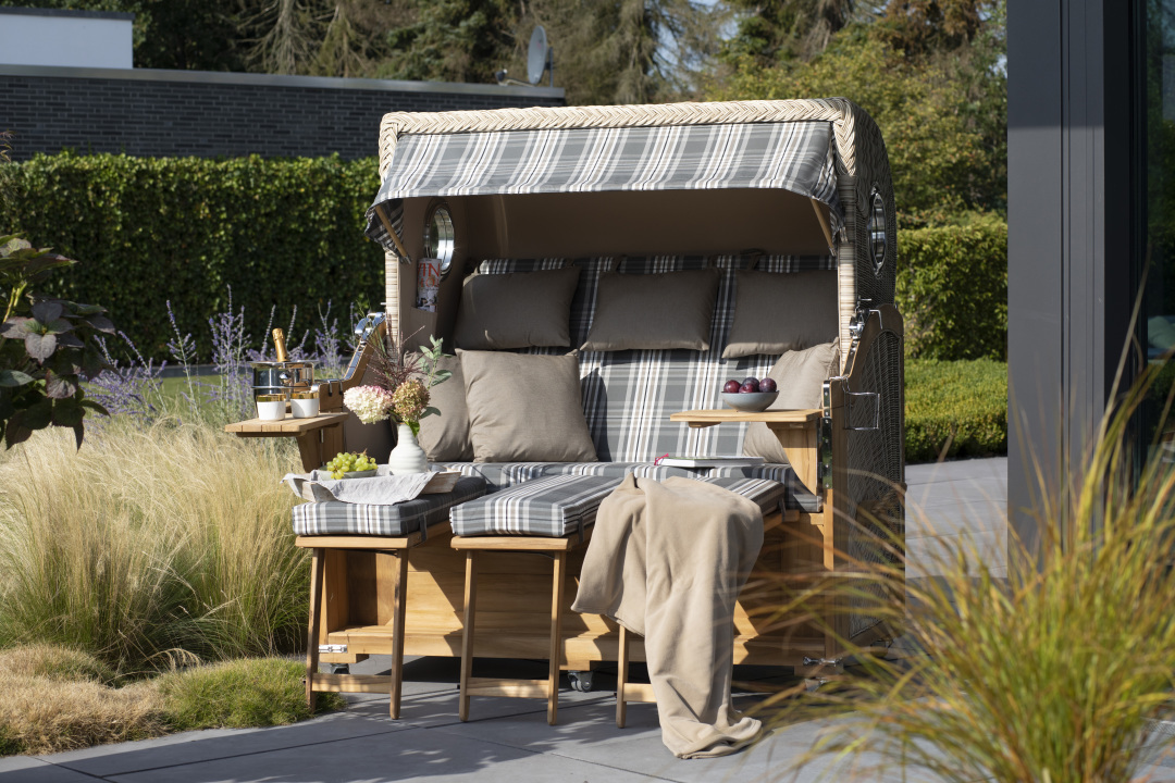 01813_strandkorb_baltikum_dreisitzer_teak_bullauge_shell_522_milieu-4