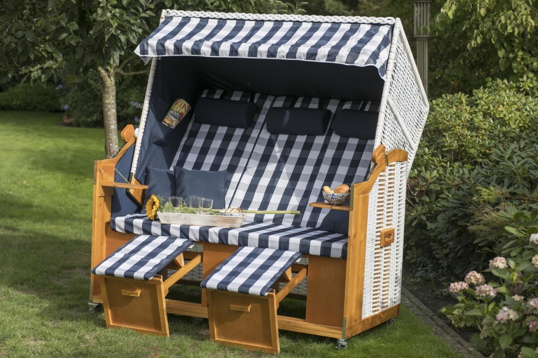 007700_strandkorb_ostsee_dreisitzer_weiss_karo_blau_milieu