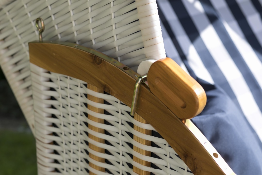 02332_strandkorb_ostsee_dreisitzer_weiss_karo_blau_milieu-15