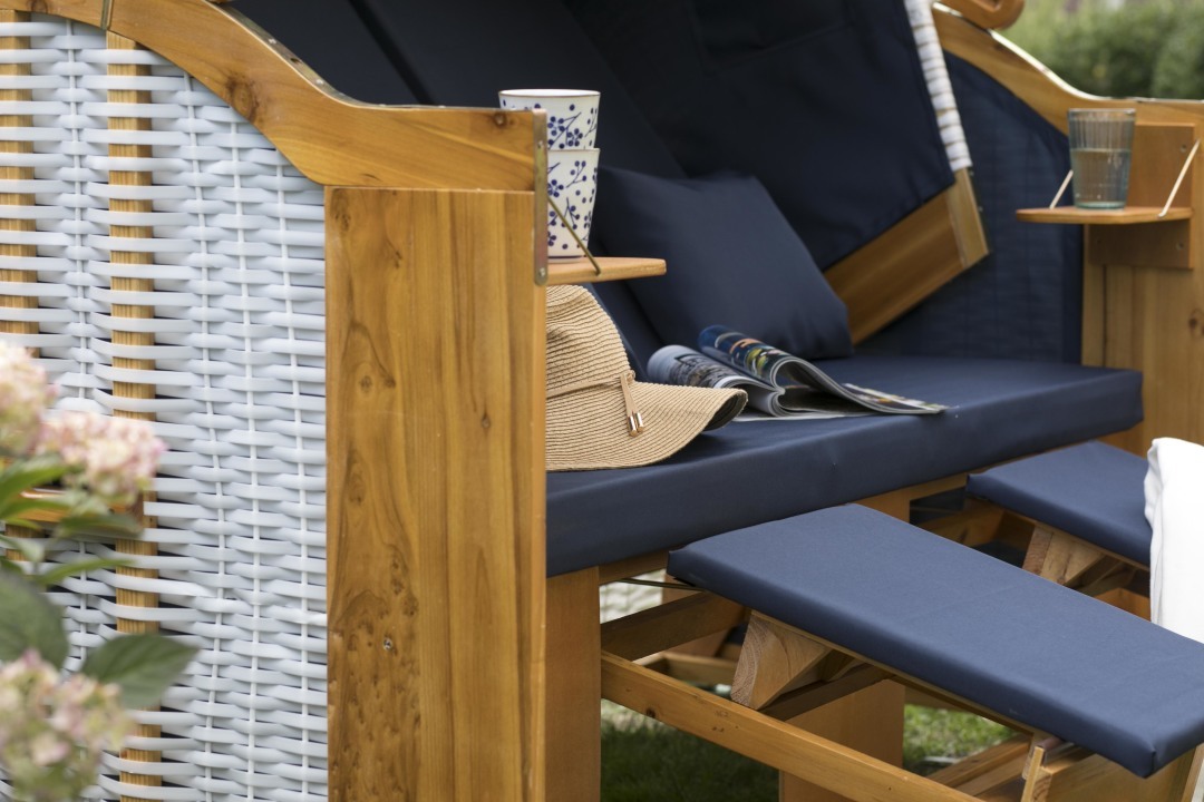 02330_strandkorb_baltic_dreisitzer_weiss_uni_blau_milieu-13