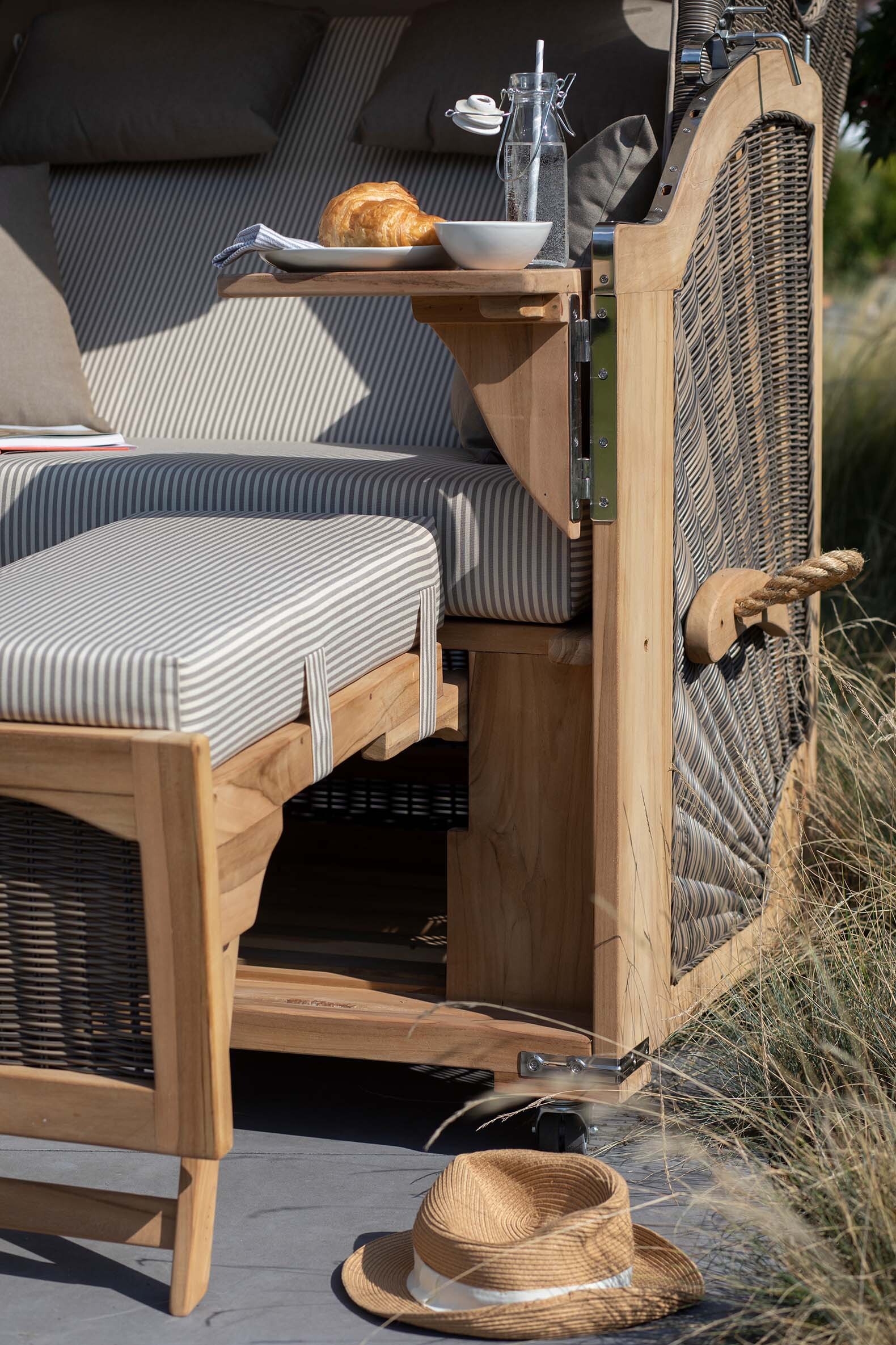 md01905_strandkorb_duene_teak_bullauge_grey_510_milieu-13-kleincbxoppqu121kr