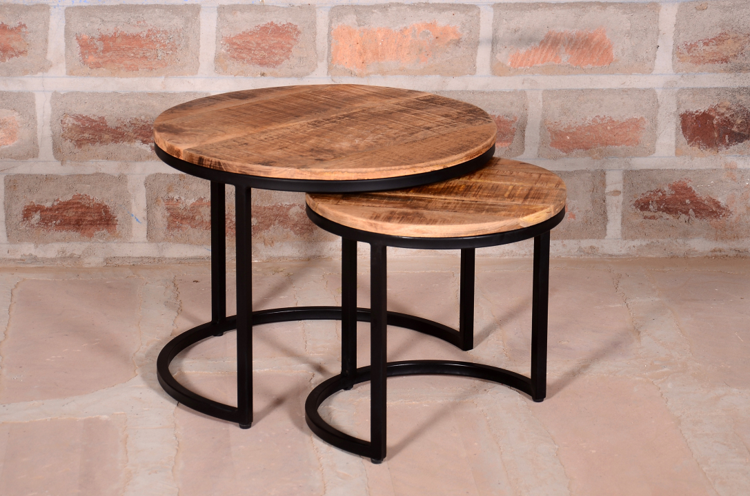 bl61005_fermo_couchtisch_2er-set_mango_natur_schwarz_milieuko7foowchm6qk