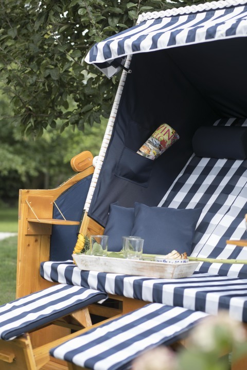 007700_Strandkorb_Ostsee_Dreisitzer_weiss_karo_blau_milieu (10)
