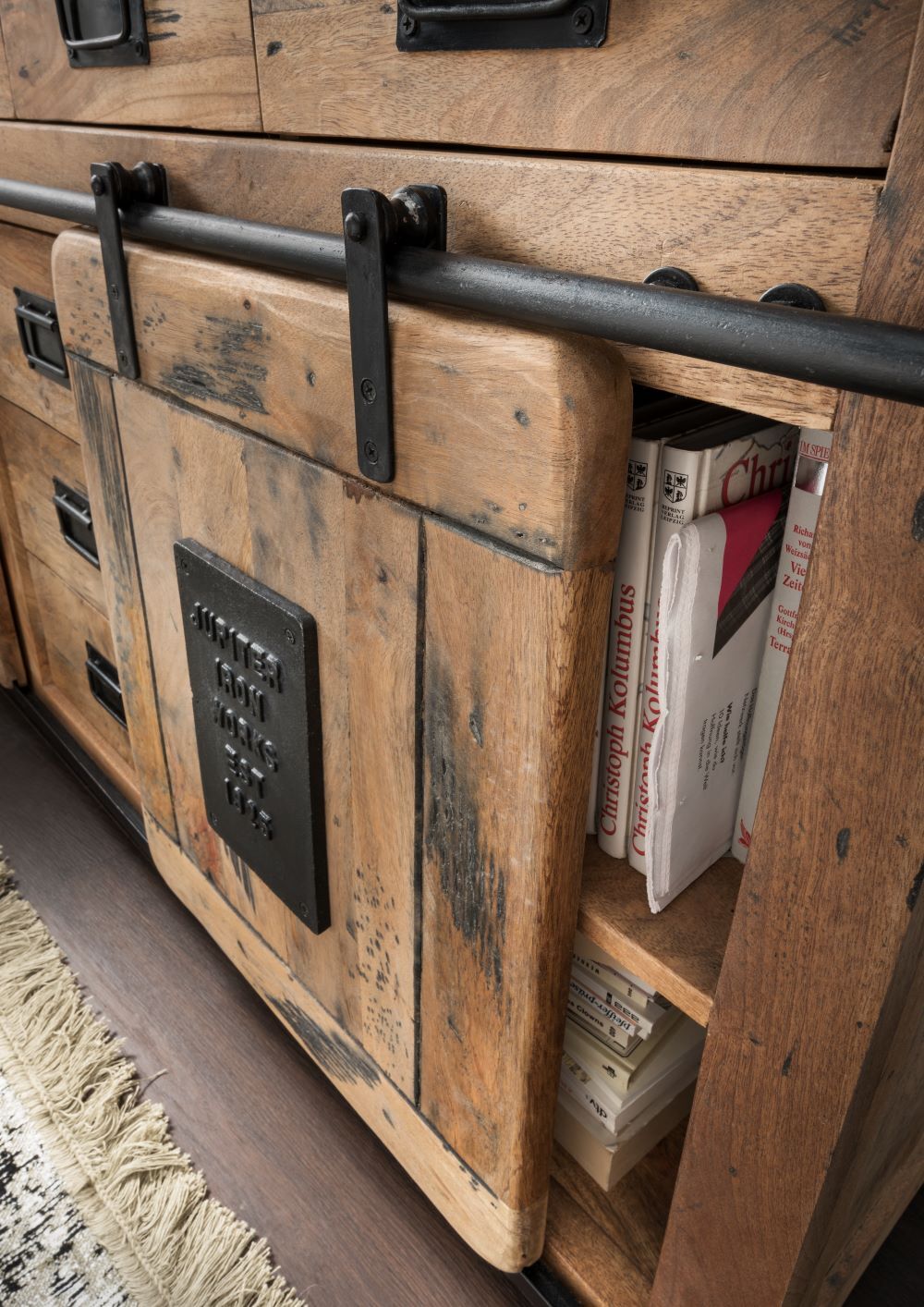 detail-sideboard