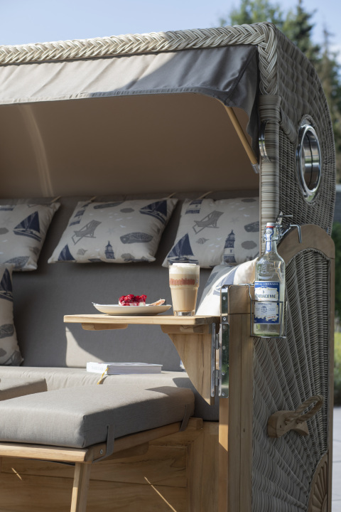 01807_strandkorb_baltikum_dreisitzer_teak_bullauge_shell_540_milieu-18