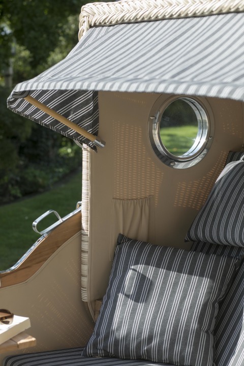 01400_strandkorb_rantum_teak_bullauge_shell_500_milieu-8