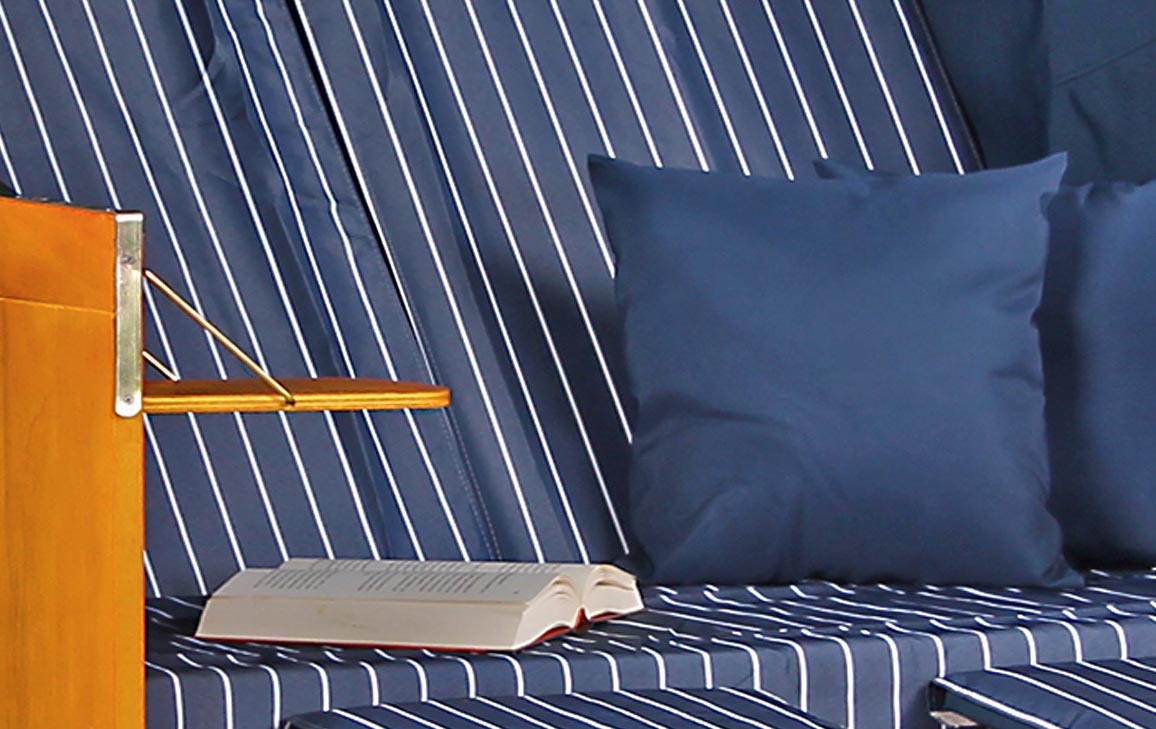 strandkorb_baltic_weiss_royal_blau_sc00448_1