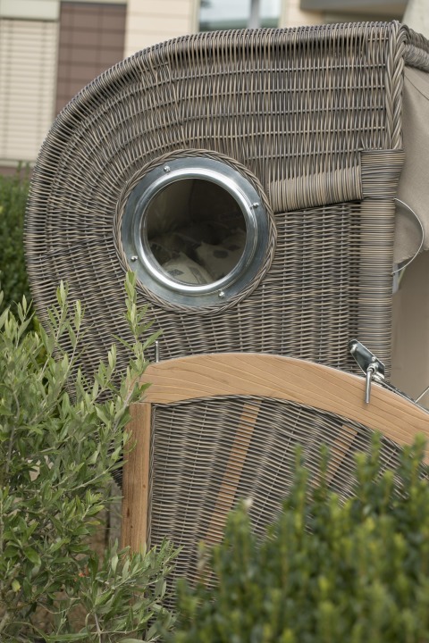 011719_strandkorb_baltikum_teak_bullauge_grey_540_milieu-20srqrmmbfg05gj