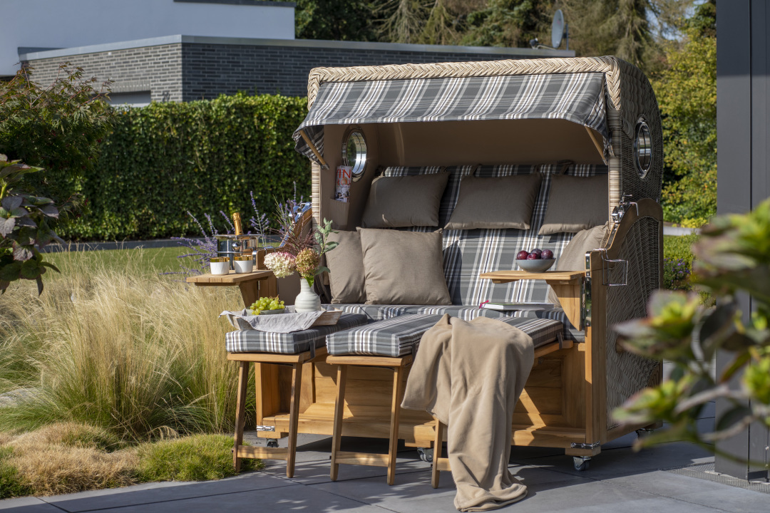 01813_strandkorb_baltikum_dreisitzer_teak_bullauge_shell_522_milieu-3